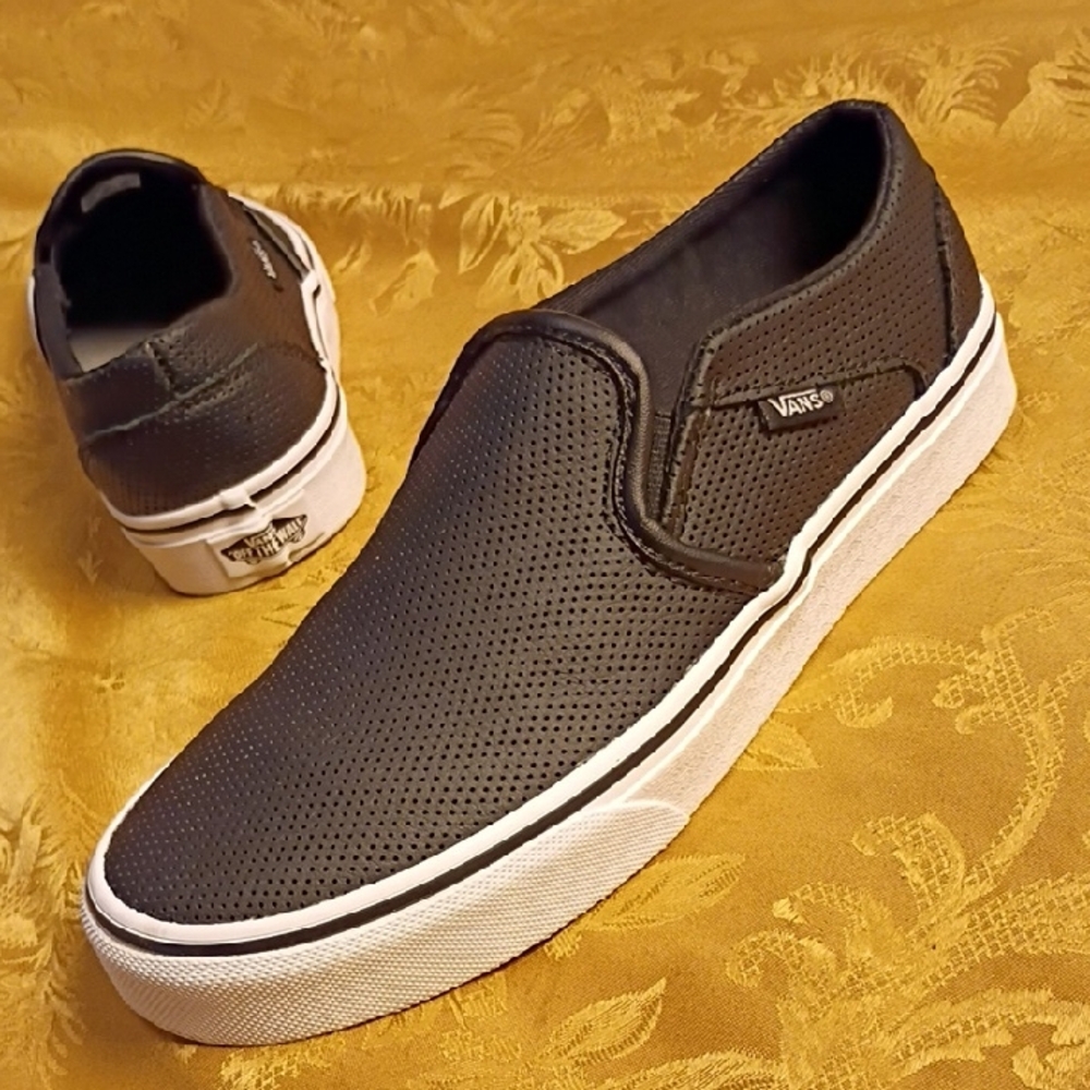 VANS Perforated Slip-On Black Leather Sneakers Women's 7.5 Men's 6.0